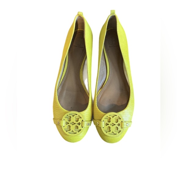 Sz 8 Like New! Tory Burch Beautiful Yellow Flats! - Picture 1 of 2